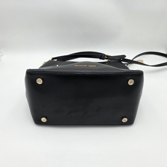 Michael Kors Black Hayes Bucket Bag - Picture 9 of 10